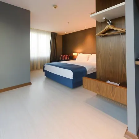Holiday Inn Express Istanbul-Altunizade By Ihg Exterior photo