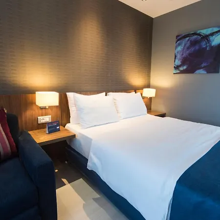 Holiday Inn Express Istanbul-Altunizade By Ihg Exterior photo